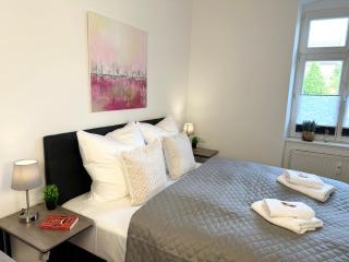 bella casa - Business&Family, Schloßblick, Parkplatz, SmartTV, Netflix, Waschmaschine, 24h Checkin, 31qm, AP 7 - Ludwigsburg - 0