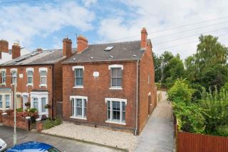 Spacious House Private Parking & Garden - - 7