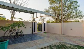 Eraaya Farms Luxury Pet Friendly Villa with Pool - Dabok - 2