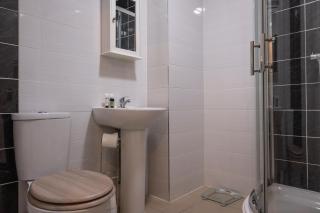 Kingfisher Court Apartments by UNO - Slough - 5