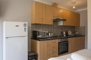 Kingfisher Court Apartments by UNO - Slough - 2