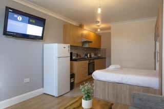 Kingfisher Court Apartments by UNO - Slough - 1