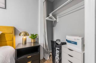 Mid century APT, KING bed + desk - 1