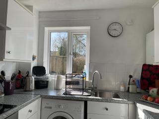 Delightful 2 bedroom house in Bath with private parking garden WiFi & easy access to city centre - Bath - 3