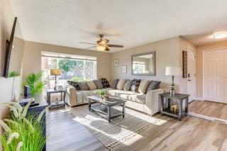 Fenced Pool and Yard Family-Friendly Glendale Home - Glendale - 7