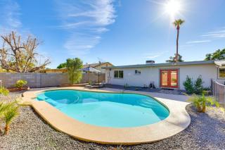 Fenced Pool and Yard! Glendale Family Home - 0