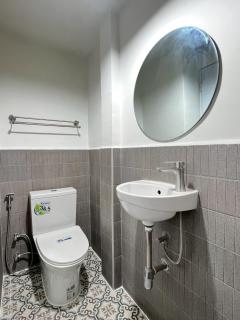 Ease at Sathorn Hostel and Coworking Space - Bangkok - 4