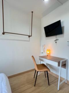 Ease at Sathorn Hostel and Coworking Space - Bangkok - 2