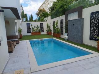 Luxurious Stella 2-bedroom Apartment with Pool - 9