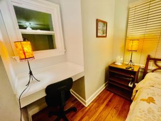 Studio with a private entrance and garage, 30 days minimum - 6