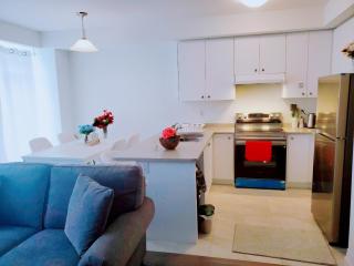 New 3 BR Home Near Falls with King Bed 75 Inch TV and Parking - Thorold - 2