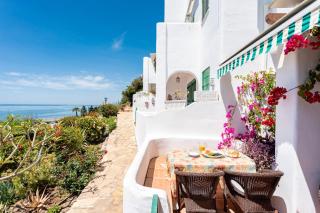 Beach Front Townhouse with lovely terrace and direct access to the Pool - Benajarafe - 2