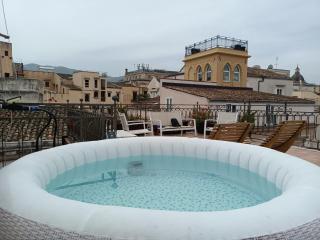 Sunny loft with terrace and Jacuzzi in the city centre - Palermo - 9