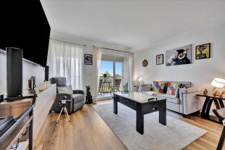 Sunset on the Bay Designer Condo with Private Balcony and Hotel Heated Pool - 7