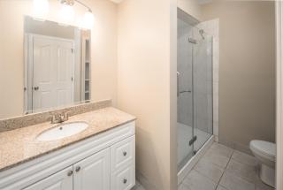 Cozy bedroom in quiet community - Calgary - 5