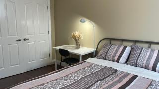Cozy bedroom in quiet community - Calgary - 3