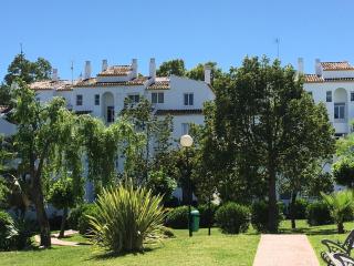 Lovely spacious 2 bedroom flat between Marbella and Estepona - Estepona - 5