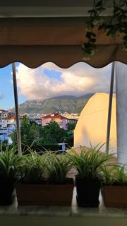 Warm Wooden Escape, Cozy & Elegant Stay - Tirana - 1