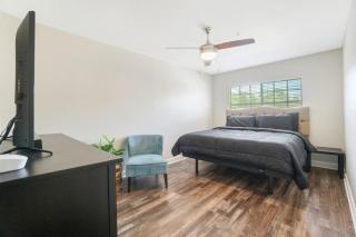 Lakefront Serenity Kid-Friendly 2BR Townhome - 2