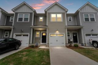 Luxe King 3BR Townhouse Mins to Uptown Charlotte! - Charlotte - 5
