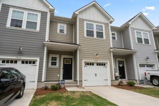 Luxe King 3BR Townhouse Mins to Uptown Charlotte! - Charlotte - 2