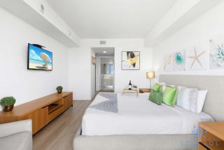 1 BR Modern Resort Balcony Gym & Amazing Pool - Hallandale Beach - 1