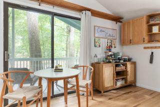 Stylish w Fireplace Fire Pit & Resort Amenities - Hedgesville - 7