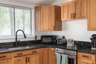 Stylish w Fireplace Fire Pit & Resort Amenities - Hedgesville - 4