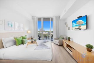 Modern Resort -Balcony Views & Pool - Hallandale Beach - 8