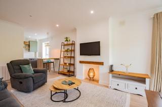 Simply Stunning 3 Bed Apartment with Free Parking - Galway - 0