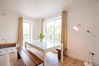 Simply Stunning 3 Bed Apartment with Free Parking - Galway - 2