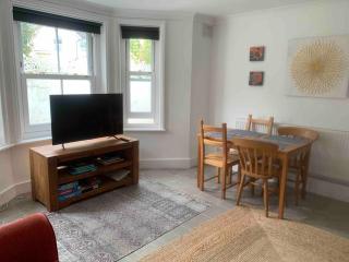 Bright Seaside Basement Apartment - - 8