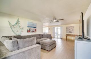 5 Mi to Beach Home with Pool in Holiday! - 6