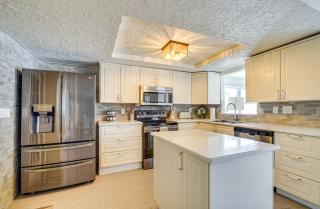 5 Mi to Beach Home with Pool in Holiday! - 2