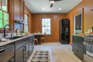 Relax in Style at Historic Modern on Main with Modern Amenities Wooded Views - Stone Ridge - 4