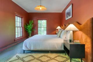 Relax in Style at Historic Modern on Main with Modern Amenities Wooded Views - Stone Ridge - 7