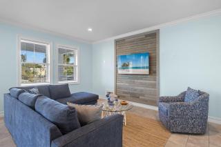 143 Catch and Relax: 5BR Home w/ Pool & Spa! - Fort Myers Beach - 2