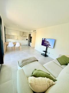 New and bright apartment, 2min from the beach - 0