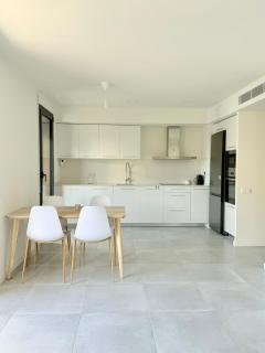 New and bright apartment, 2min from the beach - 1