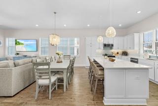 209 Seabreeze Escape: NEW Spacious 5-Bedroom Pool Home! - Fort Myers Beach - 7