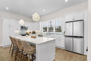209 Seabreeze Escape: NEW Spacious 5-Bedroom Pool Home! - Fort Myers Beach - 4