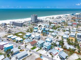 209 Seabreeze Escape: NEW Spacious 5-Bedroom Pool Home! - Fort Myers Beach - 1