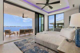 Shoreline Stunner: Luxury Pool, Views, EV Charger - Fort Myers Beach - 7