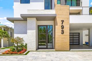 Shoreline Stunner: Luxury Pool, Views, EV Charger - Fort Myers Beach - 2