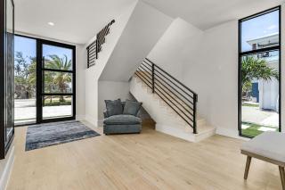 Shoreline Stunner: Luxury Pool, Views, EV Charger - Fort Myers Beach - 1