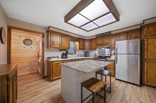 Riverside Mountain Retreat - 2