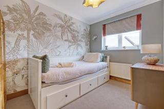 Oakview - 5-Star Hotel Comfort in 4-Bed Home - Garden - Parking - Colchester - 1