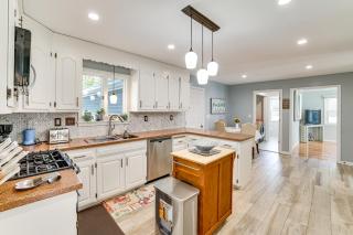 Group Getaway with Outdoor Oasis in Southington! - Southington - 4