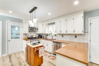 Group Getaway with Outdoor Oasis in Southington! - Southington - 2