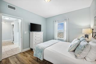 Spacious Beachfront Condo! Sleeps 8 with Gulf Views! - Panama City Beach - 5
